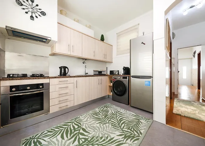 Dina House Quinzico Nazaré