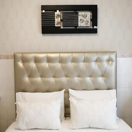 Dina House Quinzico Nyaraló