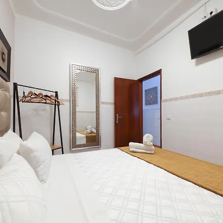 Dina House Quinzico Nyaraló Nazaré