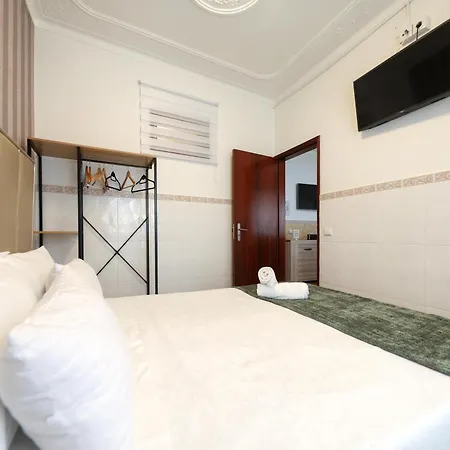 Dina House Quinzico Nazaré