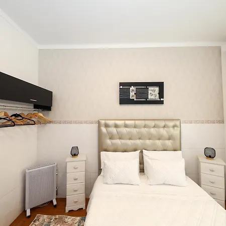 Dina House Quinzico Nyaraló