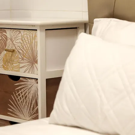 Dina House Quinzico Nyaraló Nazaré