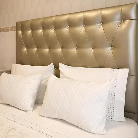 Dina House Quinzico Nyaraló Nazaré