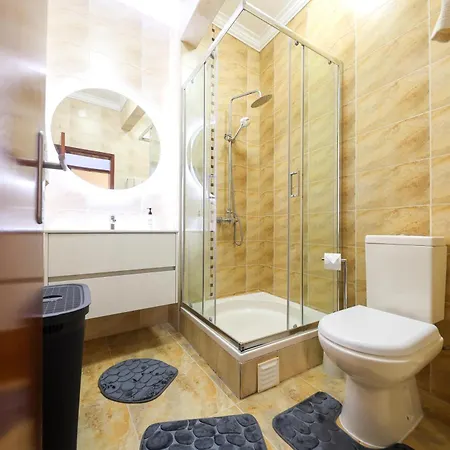 Dina House Quinzico Nyaraló Nazaré