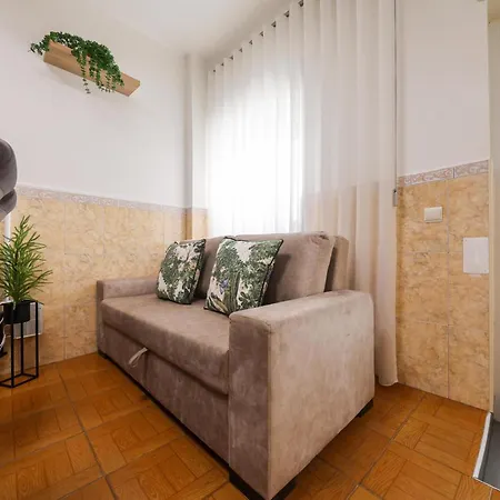 Dina House Quinzico Nyaraló Nazaré